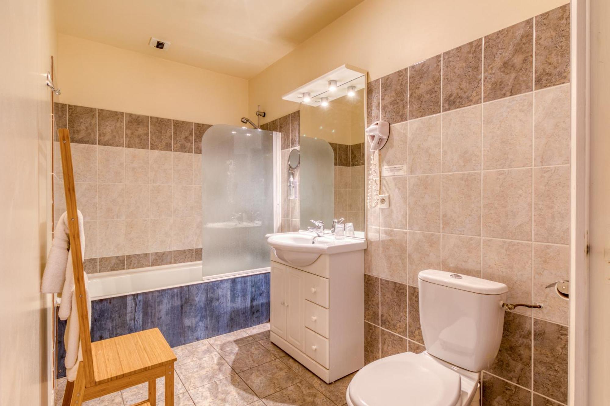 Brit Hotel Le Cygne Сент-Илер-дю-Аркуэ Экстерьер фото